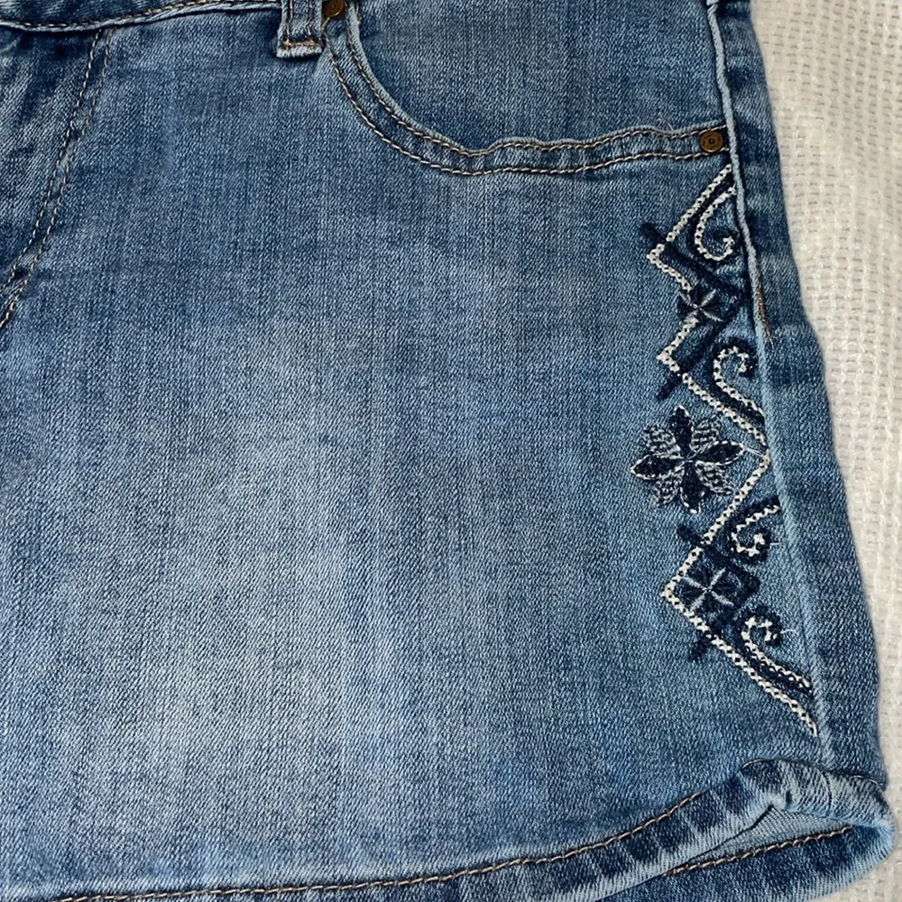 Women's Ted Camel Blue Denim Shorts.  Size 11 - Picture 2 of 4